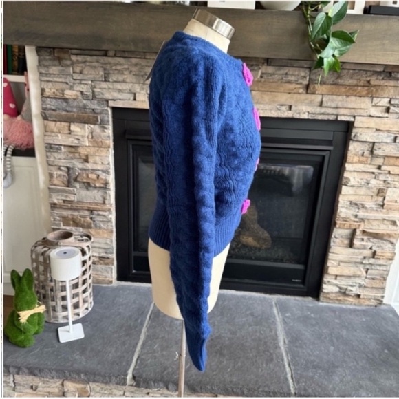 Elegant Blue Cardigan with Pink Floral Details - Picture 9 of 16